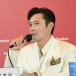 映画「仕方ない」イ・ビョンホン、「私が踊るシーン、『母なる証明』のキム・ヘジャ先輩を思い浮かべた」