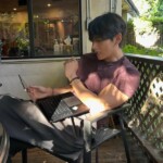 「BTS」V、アメリカでの3カ月間の日常を大放出…日焼けした肌で男らしさ爆発