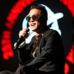 歌手キム・ゴンモ、6年ぶりに華麗な復帰…涙のお辞儀
