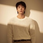 チェ・ジョンヒョプ、秋の雰囲気たっぷりのグラビア公開