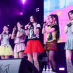 「イベントレポ」ILLIT、「ROCK IN JAPAN FESTIVAL 2025」初出演！ 全11曲の生バンドステージで熱狂（オフィシャルレポート）