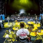「FTISLAND」、鮮やかなスポットライトを浴びてステージで熱唱…韓国「LOVE CHIPS FESTIVAL 2025」出演