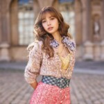「BLACKPINK」リサ、バービー人形が転生したような美貌…「Stray Kids」フィリックスとのツーショットも