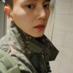 俳優ソン・ガン、1年半ぶりにインスタ更新…軍服姿も抜群のビジュアル