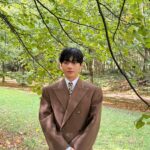 「BTS」V、パリでのファッションベントのビハインドカット大放出…予測不能な魅力爆発