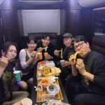 女優ソン・イェジン、映画「仕方ない」の共演俳優たちと最後の舞台あいさつの後にトッポッキパーティー