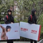 「TOMORROW X TOGETHER」ヨンジュン、聖水洞で黒づくめ男性たちがポスターを担いでプロモーション…ソロアルバムのビジュアル公開 「TOMORROW X TOGETHER」ヨンジュン、聖水洞で黒づくめ男性たちがポスターを担いでプロモーション…ソロアルバムのビジュアル公開