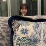 女優ハン・ジミン、ソファーの後ろからひょっこり…“ラブリー秋夕”のあいさつ