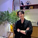 「2PM」ジュノ、YouTubeコンテンツ“妖精ジェヒョン”出演時のビハインドカット公開