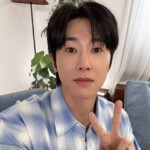 「東方神起」ユンホ、さわやかで溌溂としたビジュアル…ブルーのシャツがステキ