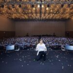 ジェジュン、ベトナムファンミと間近であいさつ…「すぐにまた会おう」 ジェジュン、ベトナムファンミと間近であいさつ…「すぐにまた会おう」