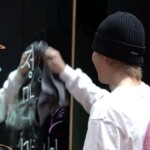 「BTS」JIMIN、いたずらっ子そのもの…「2年ぶりに落書きを消す」(動画あり) 「BTS」JIMIN、いたずらっ子そのもの…「2年ぶりに落書きを消す」(動画あり)