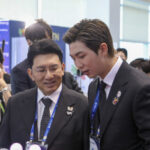 パン・シヒョクHYBE議長&RM(BTS)、「APEC CEOサミット」HYBE広報ブース観覧 パン・シヒョクHYBE議長&RM(BTS)、「APEC CEOサミット」HYBE広報ブース観覧