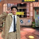「東方神起」ユンホ、新曲「Body Language」をテレビで初公開…セットの前でポーズ