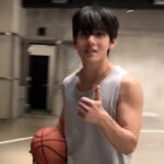 「BTS」V、バスケットボールライブ…体育大学の先輩そのものの姿で登場