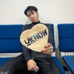 「東方神起」ユンホ、「SBS人気歌謡」出演認証ショット公開…“Stretch 第1週終了”