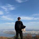 ジェジュン、自然を満喫する頼もしい後ろ姿…「秋の最後の登山」