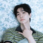 「2PM」イ・ジュノ、少年のような姿がかわいい…2026年シーズンズグリーティングのティーザー公開