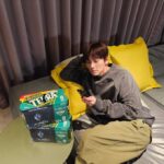 チ・チャンウク、ビールを飲む楽しそうな姿…「捏造された都市」公開とポップアップイベント開催に期待！