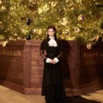 グローバル ガールズグループTWICEのSANA（サナ）が登場！ラルフ ローレン、東京ミッドタウンでツリー点灯式を開催