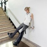 「&TEAM」K、ハーフアップでさらにかっこいい…長い脚に視線集中