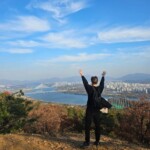 ジェジュン、自然を満喫する頼もしい後ろ姿…「秋の最後の登山」