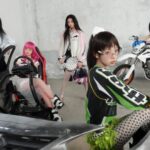 ILLIT、1st Single Album 'NOT CUTE ANYMORE'の2つ目のコンセプトフォトを公開！ クールなバイクルックと多彩なビジュアルが話題に。