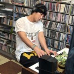 「東方神起」ユンホ、レコードショップでヒーリング