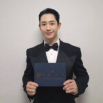 チョン・ヘイン、完ぺきなタキシード姿公開…「青龍映画賞」でプレゼンターに