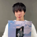 「CNBLUE」ジョン・ヨンファ、自身のLP盤を自慢する姿がかわいい！（動画あり）