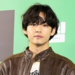 「BTS」V、ニューヨークセントラルパークに専用ベンチ登場