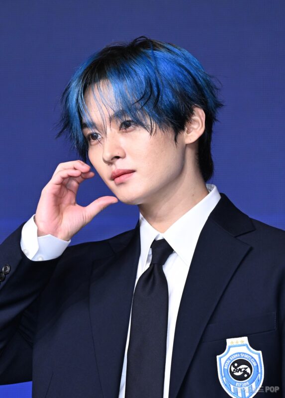 Stray Kids」リノ、「MAMA AWARDS」で足首負傷…車いすで帰国 | K-POP