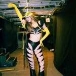 「BLACKPINK」リサ、大胆なステージ衣装でシンガポールを熱狂のうずに