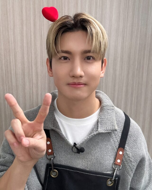 東方神起」チャンミン、頭にハートを付けてかわいいピース | K-POP