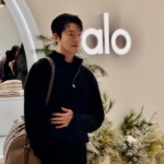 俳優キム・ウビン、日常を公開…オールブラックファッションで“ほっこりビジュアル”