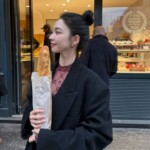 「aespa」カリナ、バゲットを持って“ラブリーなパリジェンヌ”に変身