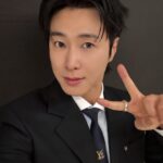 「東方神起」ユンホ、「SBS芸能大賞」で祝賀ステージ披露…カッコいいピース