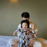 シム・ヒョンタク＆サヤさん夫妻の息子、両親どちらにも似た愛らしい姿を披露