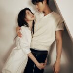 映画「セカコイ」韓国版の主演チュ・ヨンウ＆シン・シア、カップルグラビア公開…ときめく密着スキンシップ