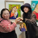 女優ハン・ジミン、チョン・ウネ展を訪問…変わらぬ友情