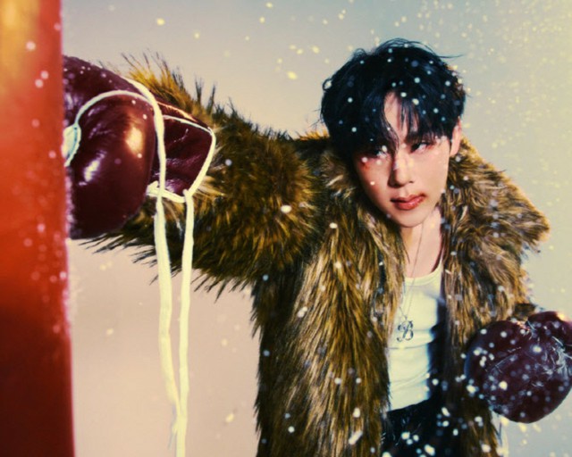 MONSTA X」ジュホン、”光”るビジュアルで強烈なカムバックを予告…最初