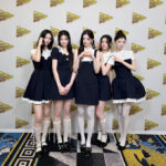 ILLIT、『発表！今年イチバン聴いた歌～年間ミュージックアワード 2025～』に2年連続出演！ ヒット曲「Almond Chocolate」「Magnetic」をスペシャルメドレーで披露