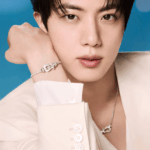 「BTS 」JINが彩るフレッドの特別な贈り物 ！フレッド グローバル ブランドアンバサダー BTS JINが、あなたのホリデーシーズンを華やかに彩ります。