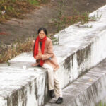 第7７回ロカルノ国際映画祭最優秀演技賞（キム・ミニ）受賞  『逃げた女』以来のキム・ミニ単独主演作 『小川のほとりで』本編冒頭映像＆「特製キム・ミニステッカー」配布決定！