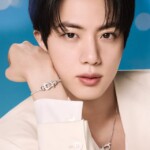 「BTS」JIN、オールホワイトの輝き…気品あふれるビジュアル