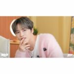 ジェジュン、ベビーピンクのふわふわカーディガンであたたかい魅力…「ジェチング」今週のゲストは？