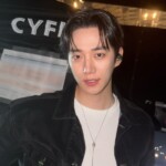 「2PM」ジュノ、カジュアル＆ダンディでふたつの魅力…「テプン商事」ドラマファンミツアーのビハインド公開