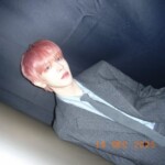 「n.SSign」ロレンス、グレーのスーツとピンクヘアでロマンチック＆セクシー…「KBS歌謡祭、楽しかった？～」