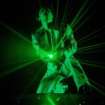 ジェジュン、グリーンのライト発射…ステージでの強烈なカリスマ