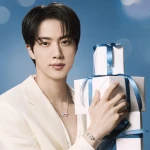 「BTS」JIN、オールホワイトの王子さま…視線を奪う品格あるムード